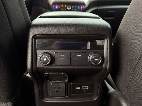 Used 2022 GMC Acadia SLE w/ Driver Convenience Package FWD image 7