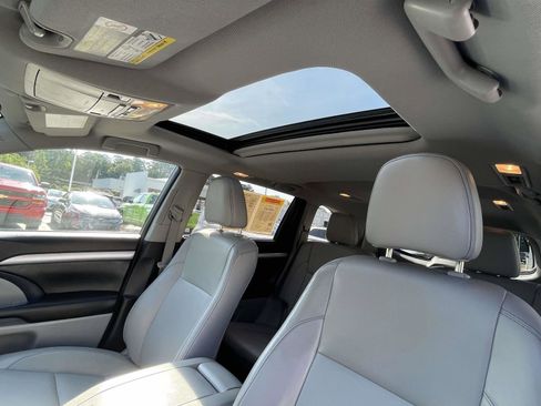 Used 2018 Toyota Highlander XLE AWD/4WD image 20