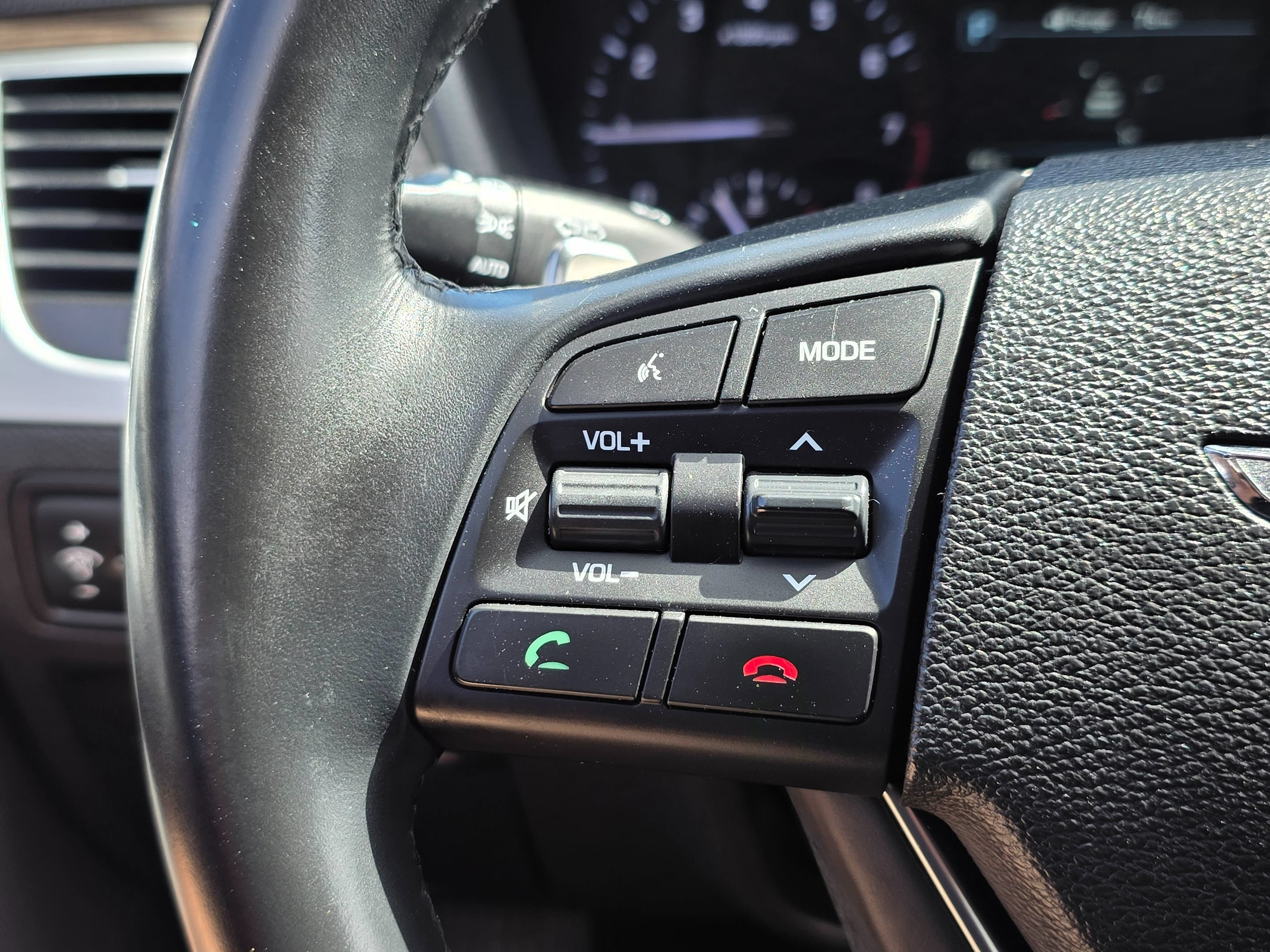 Used 2018 Genesis G80 3.8 RWD image 25