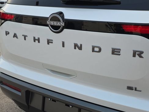 New 2026 Nissan Pathfinder SL FWD image 10