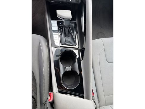 Used 2022 Hyundai Elantra Blue image 16