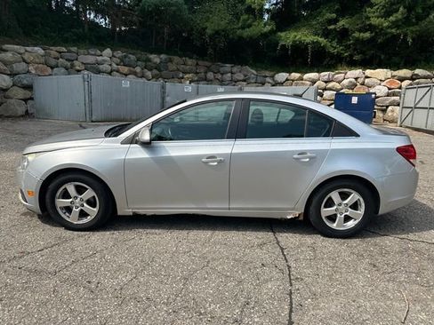Used 2013 Chevrolet Cruze LT FWD image 2