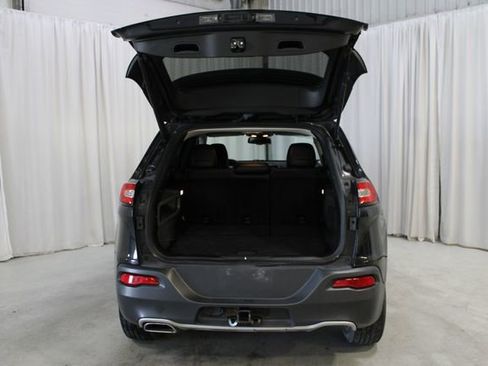 Used 2015 Jeep Cherokee Limited w/ Luxury Group AWD/4WD image 34