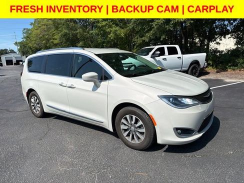 Used 2020 Chrysler Pacifica Touring-L Plus FWD image 1