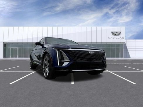 Certified 2024 Cadillac Lyriq Luxury w/ Nappa Leather Package AWD/4WD image 8
