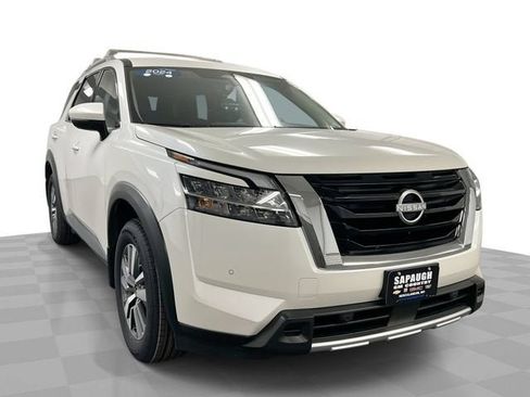 Used 2024 Nissan Pathfinder SL AWD/4WD image 1