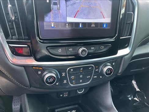 Used 2023 Chevrolet Traverse Premier FWD image 24