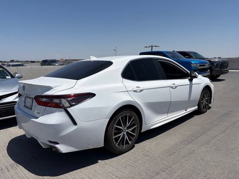 Used 2022 Toyota Camry SE FWD image 2