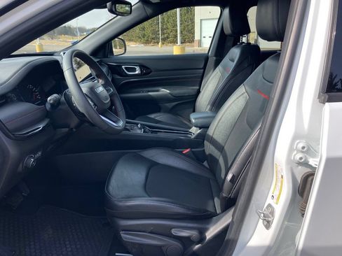 Used 2025 Jeep Compass Trailhawk AWD/4WD image 17