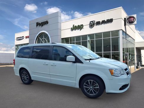 Used 2017 Dodge Grand Caravan SXT FWD image 1