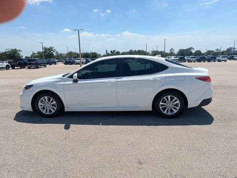 Used 2025 Toyota Camry LE FWD image 9