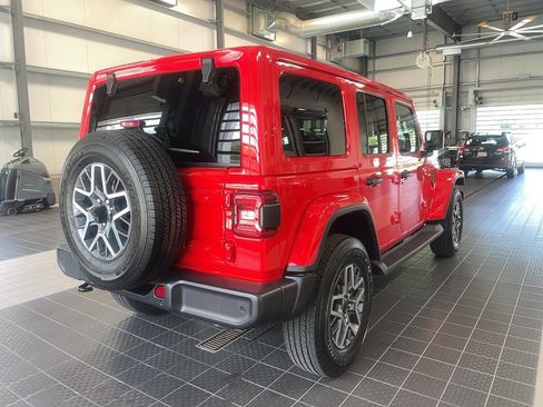 Used 2025 Jeep Wrangler Unlimited Sahara AWD/4WD image 21