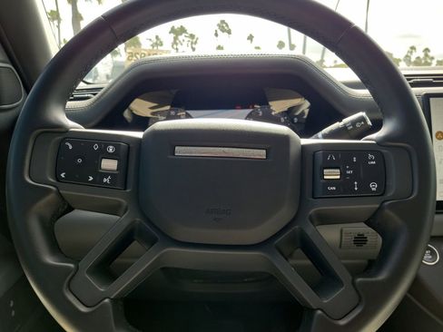 Used 2025 Land Rover Defender 130 S image 30