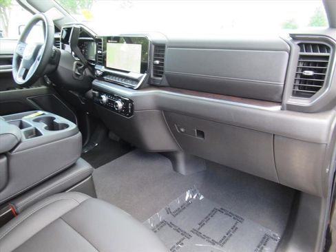 Used 2026 GMC Sierra 1500 SLT AWD/4WD image 11