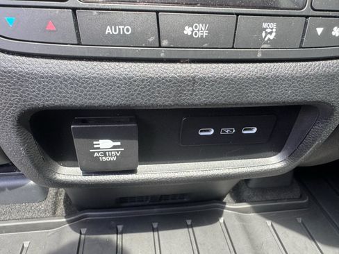 Certified 2025 Honda Pilot Elite image 32
