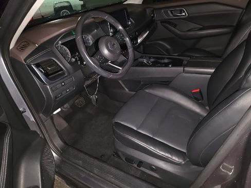 Used 2021 Nissan Rogue SV w/ Premium Package FWD image 3