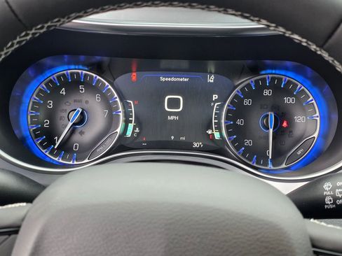 New 2026 Chrysler Pacifica Limited image 18