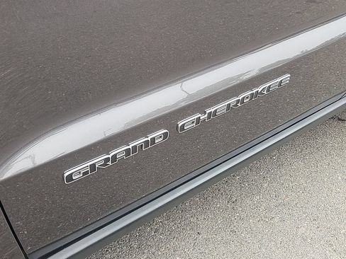 Used 2019 Jeep Grand Cherokee Limited AWD/4WD image 13