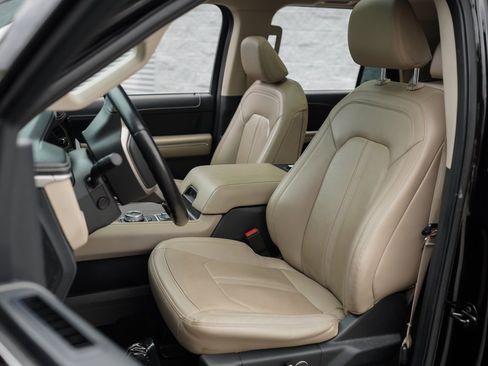 Used 2022 Ford Expedition Max Limited image 22