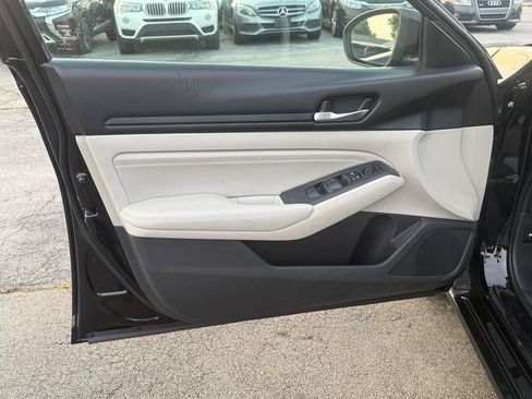 Used 2019 Nissan Altima 2.5 S FWD image 13