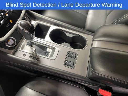 Used 2024 Nissan Murano SV AWD/4WD image 17