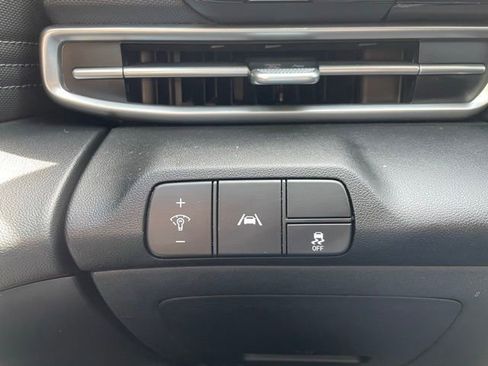 Used 2022 Hyundai Elantra SEL w/ Convenience Package FWD image 12