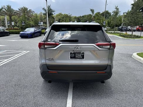 Used 2021 Toyota RAV4 XLE FWD image 2