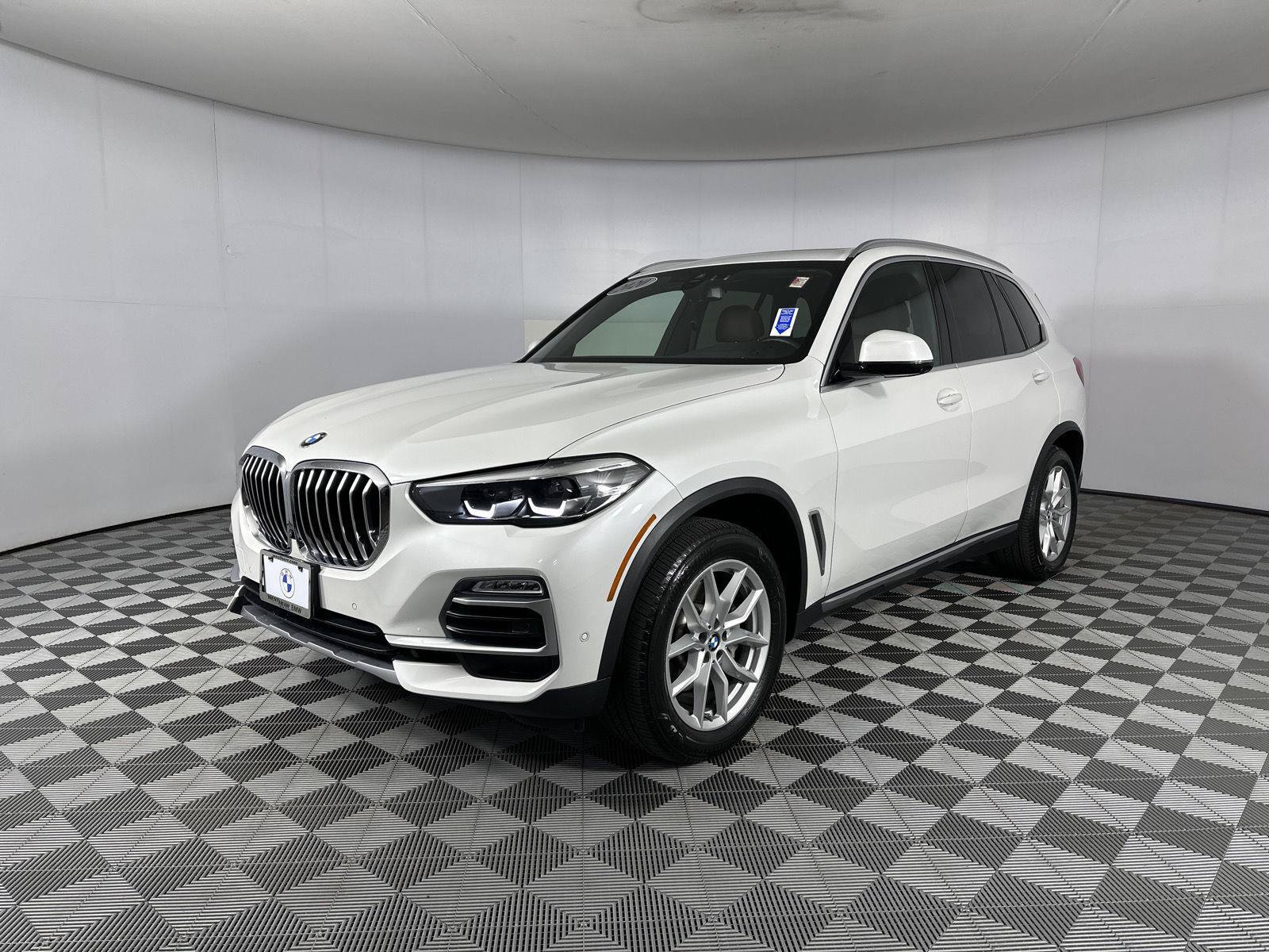 Used 2020 BMW X5 xDrive40i w/ Premium Package AWD/4WD image 3