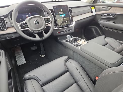 New 2026 Volvo XC90 B6 Ultra w/ Protection Package image 3