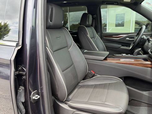 Used 2024 Cadillac Escalade Premium Luxury AWD/4WD image 37
