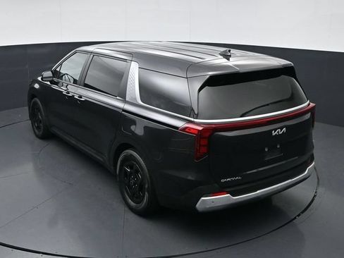 Used 2025 Kia Carnival FWD image 38