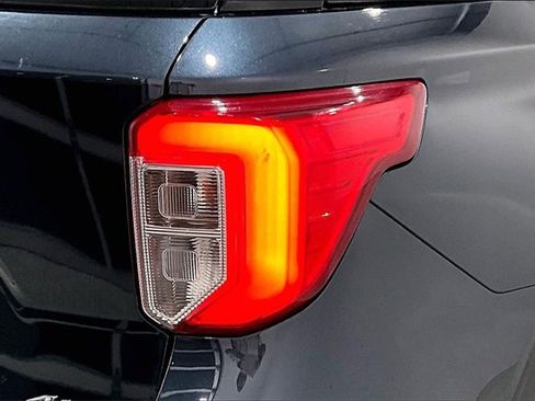 Used 2022 Ford Explorer Platinum w/ Technology Package image 24