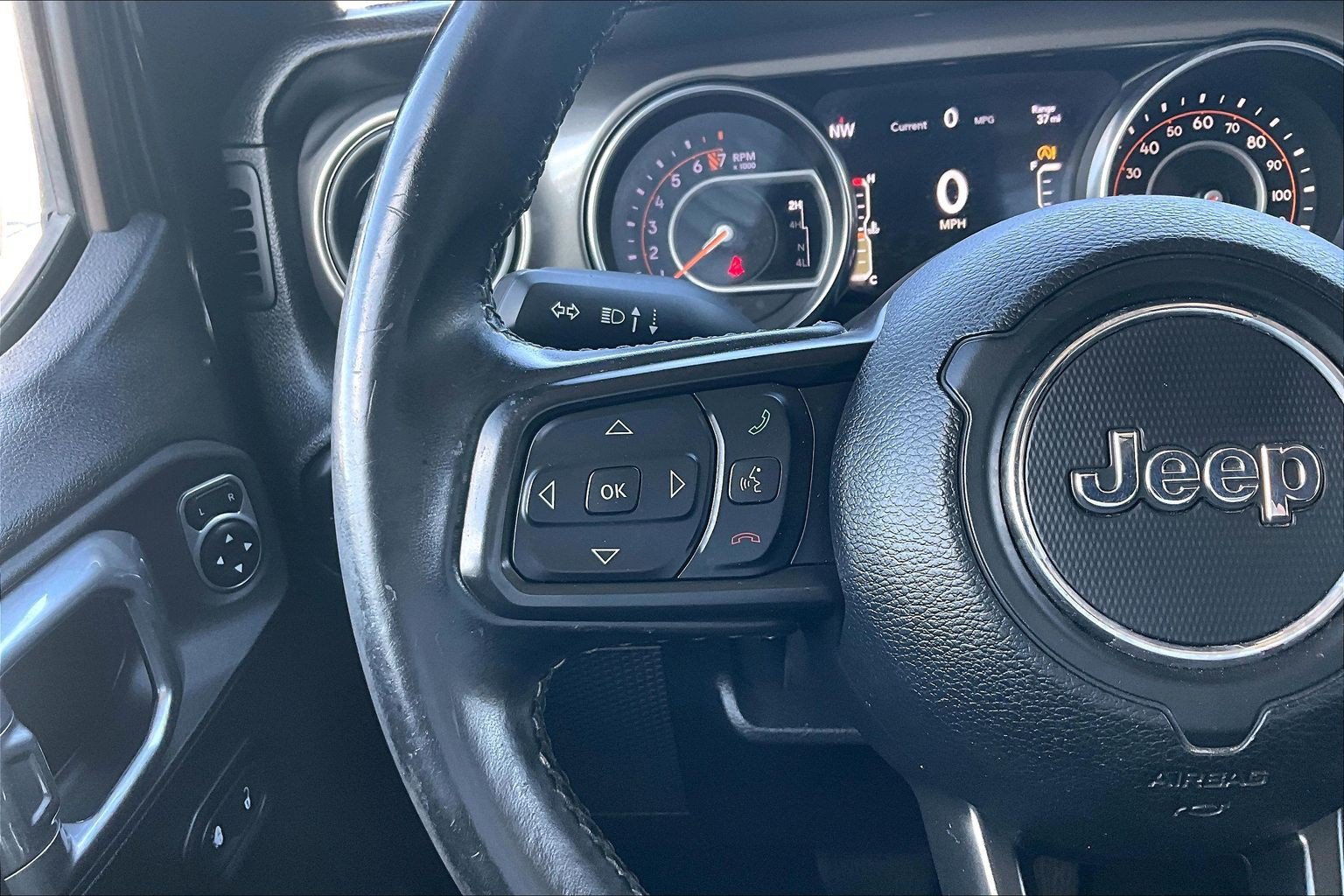 Used 2021 Jeep Gladiator Sport AWD/4WD image 12