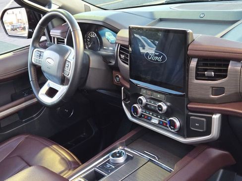 Used 2024 Ford Expedition Limited image 7