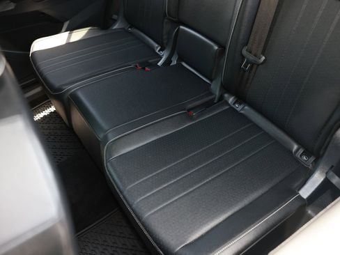 Used 2023 Volkswagen Tiguan SE R-Line FWD image 14