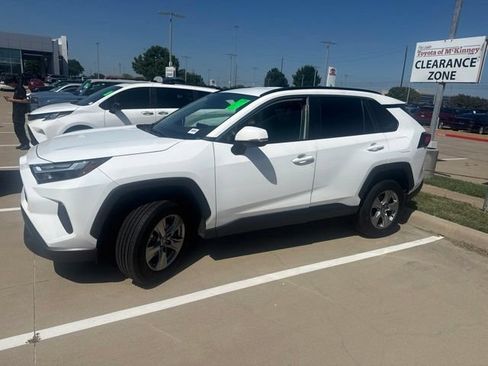 Used 2025 Toyota RAV4 XLE FWD image 7