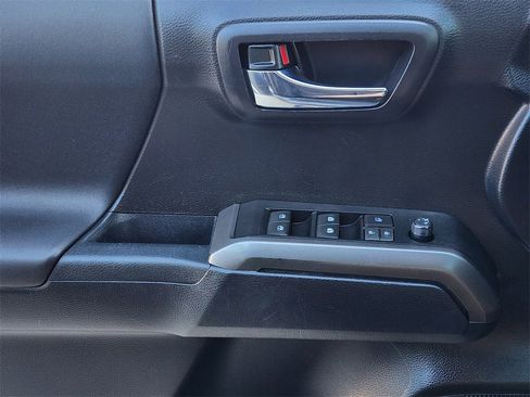 Used 2020 Toyota Tacoma SR5 image 23