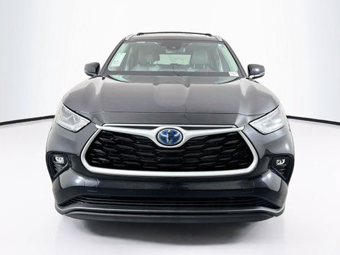 Used 2022 Toyota Highlander Bronze Edition FWD image 8