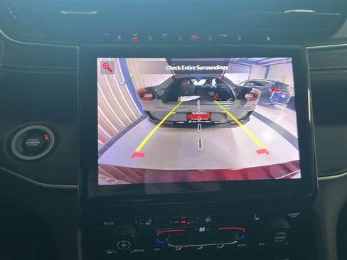 Used 2022 Jeep Grand Cherokee L Limited image 22