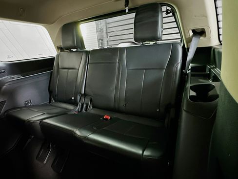 Used 2023 Ford Expedition XLT AWD/4WD image 27