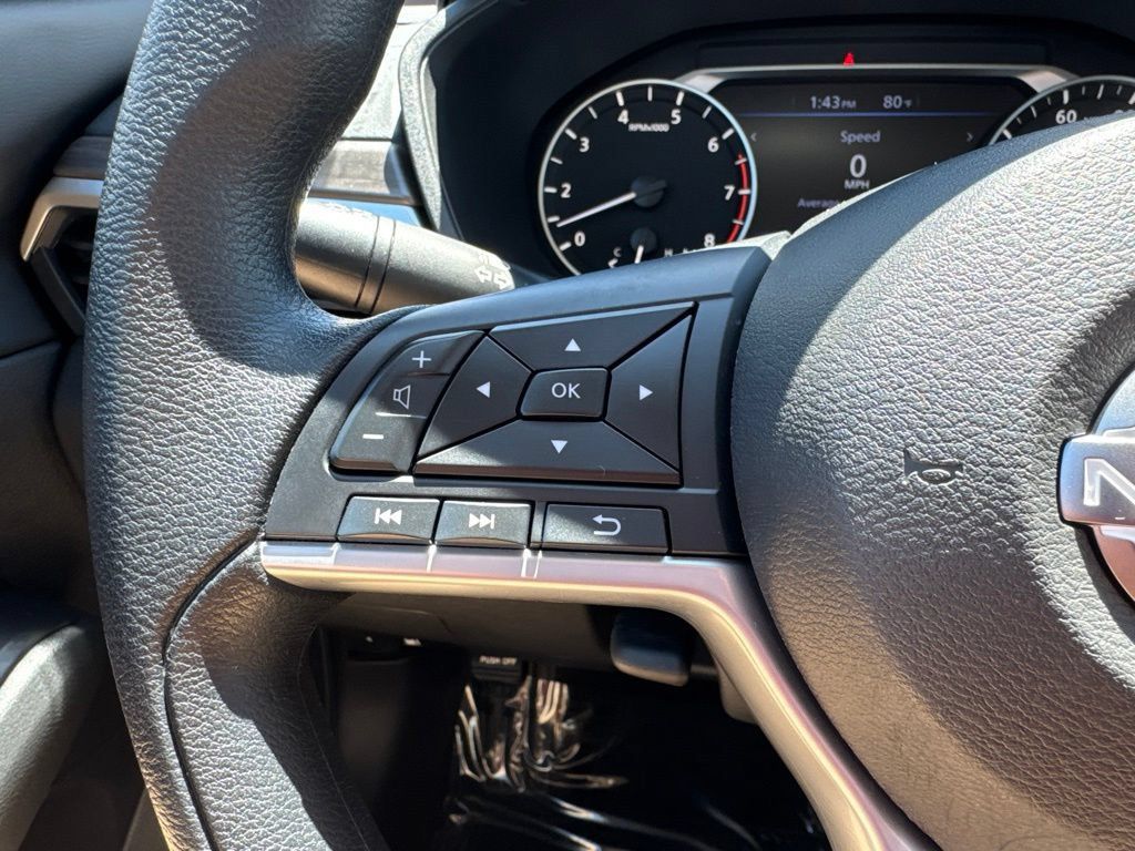 Used 2025 Nissan Altima 2.5 SV FWD image 10
