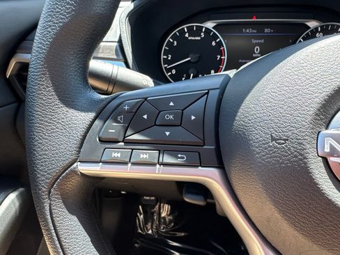 Used 2025 Nissan Altima 2.5 SV FWD image 10