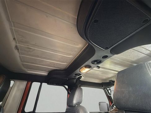 Used 2015 Jeep Wrangler Unlimited Rubicon image 31