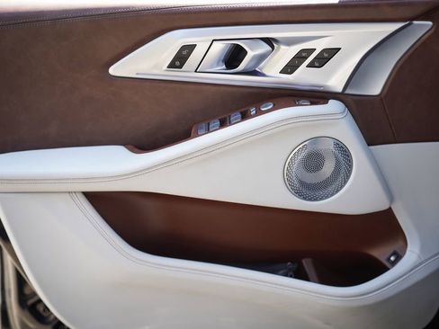 Used 2023 BMW XM image 32