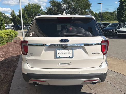 Used 2016 Ford Explorer XLT w/ Equipment Group 202A FWD image 5