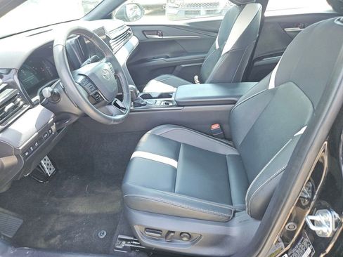 Used 2025 Toyota Camry SE image 11