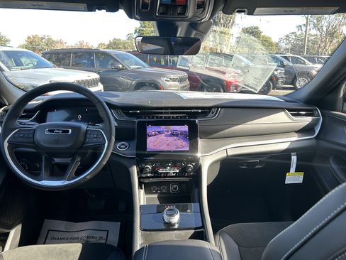 New 2025 Jeep Grand Cherokee Altitude image 60