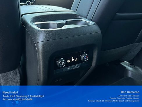 Used 2025 Chevrolet Traverse LT FWD image 19