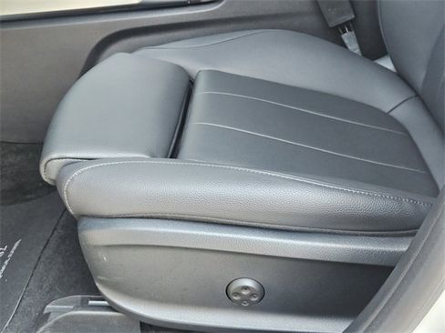 Used 2023 Mercedes-Benz EQB 300 4MATIC image 23