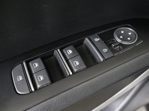 Used 2025 Kia Soul LX FWD image 33